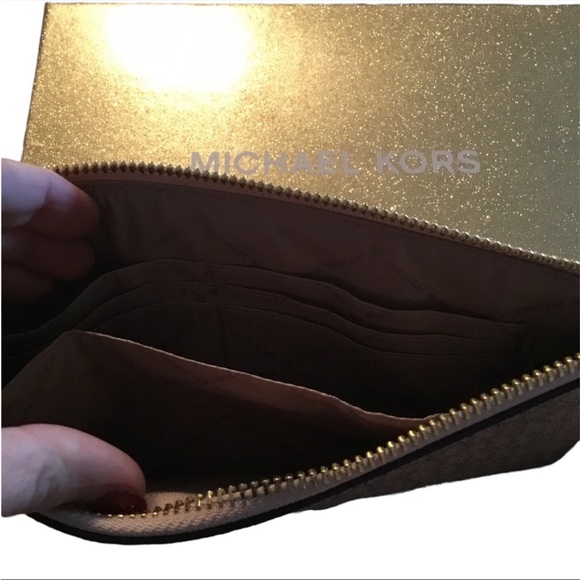 MICHAEL KORS Rose Gold Jet Set Charm Clutch Wristlet - Picture 7 of 7